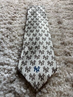 RM Sport Necktie New York Yankees Tonal Design Repeat Pattern 100% Silk Taupe